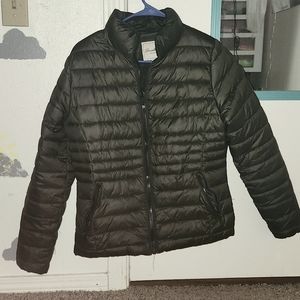 A black puffy woman coat